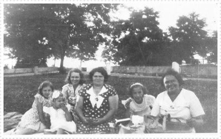 Solosky Vern May 1938 yard group Solosky Vern May 1938 yard group